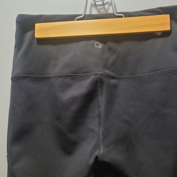 Hyba black cropped activewear leggings XS - Picture 6 of 8